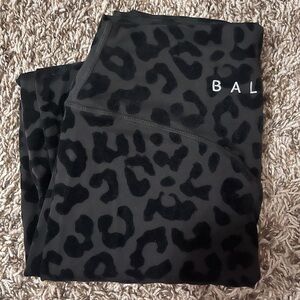 Vitality/Balance Athletica Black Cheetah Flocked Leggings Size Medium